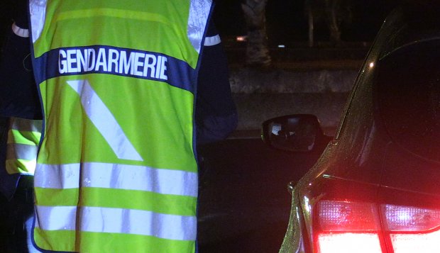 gendarme - contrôle - véhicule - route - sécurité routière - contrôles routiers - La Réunion