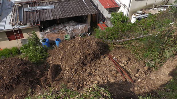 Une famille fait face à des risques de glissement de leur terrain