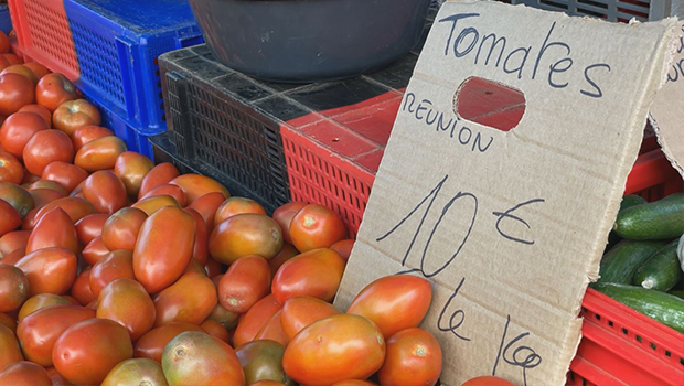 Prix des tomates - 10 euros le kilo - marché du Chaudron