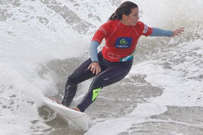 Johanne Defay (Crédits Photo : Guillaume Arrieta - Fédération Française de Surf)