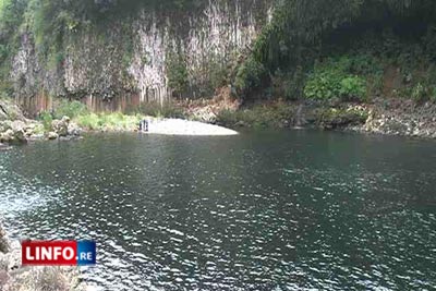 L’incendie au bassin La Paix toujours actif