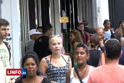 Soldes : le centre-ville de St-Pierre fait le plein