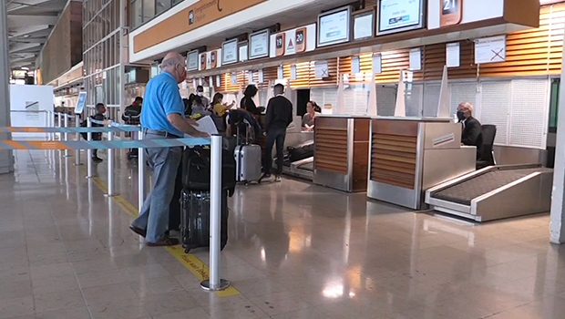 Vacances - aéroport - Roland Garros - grands départs - La Réunion