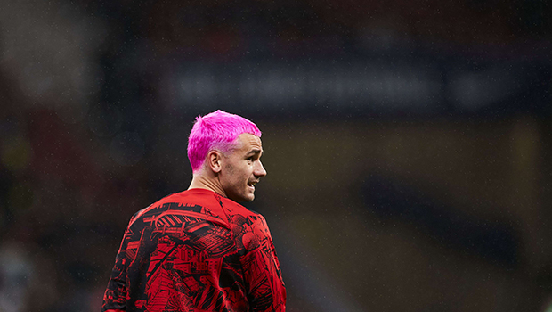 Antoine Griezmann Et Sa Nouvelle Coupe Rose Fluo Linfore Sports Football