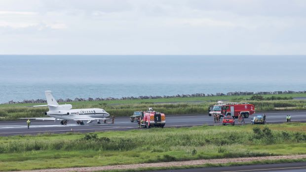 Atterrissage forcé d’un Falcon 50 sur la piste
