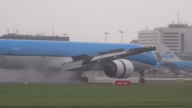 Pays-Bas : atterrissage effrayant pour les passagers d’un avion à Amsterdam