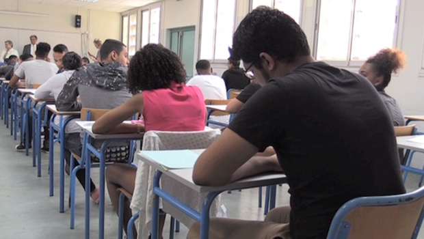 Système scolaire-décrochage scolaire