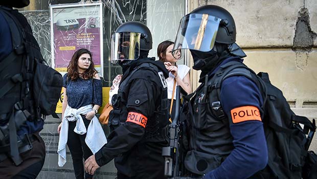 VIDÉO – Bordeaux  un homme tabassé par des agents de la BAC  LINFO.re