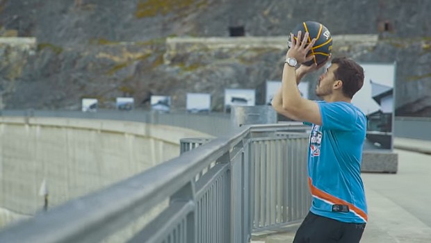 Vidéo - Ces basketteurs marquent un panier à plus de 180 m de distance