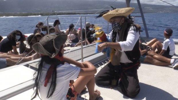 Activités marmailles sur un bateau