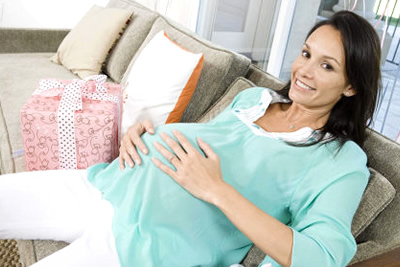 Le trousseau de naissance pour la maternité / Le Mag