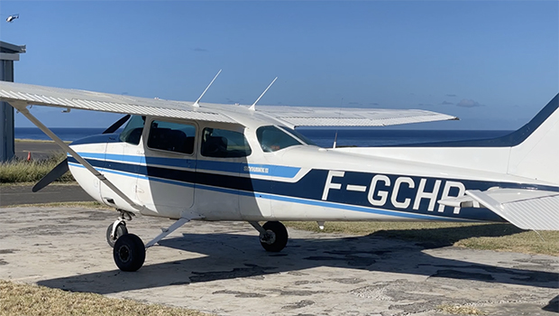 Pierrefonds : découverte du Cessna, petit avion américain de 4 places, à l’aéroclubs du Sud