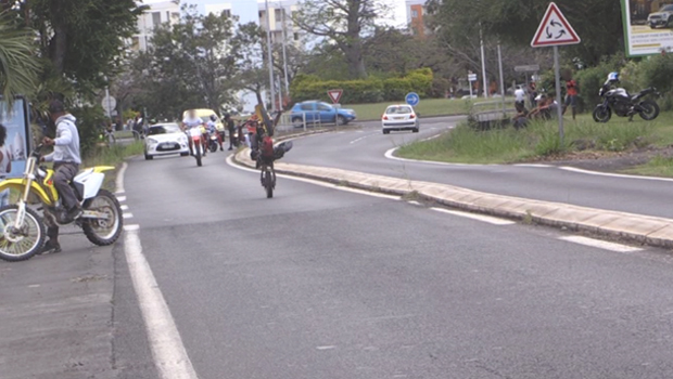 Routes fermées - La Réunion - Port - Rodéo sauvage