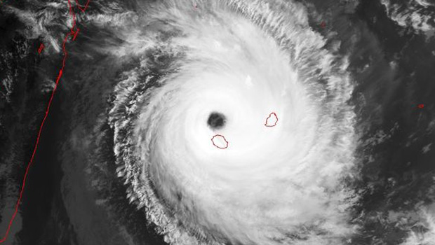 Rétrospective : il y a 20 ans, Dina frappait La Réunion, le dernier cyclone majeur de l’île 
