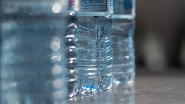 Nestlé reconnaît avoir eu recours à des traitements interdits sur des eaux  minérales