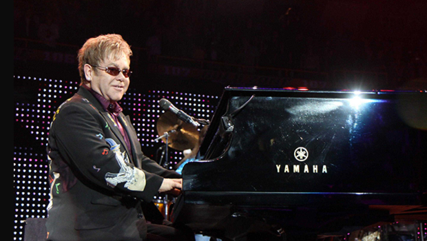Elton John au fil des années 
