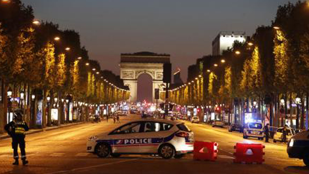 Attentat -  Champs-Elysées - Paris - policier tué