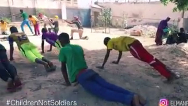 Enfants soldats-mannequin challenge