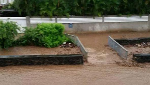 Inondations - routes impraticables - pluies - chaussées inondées - l’Etang-Salé 