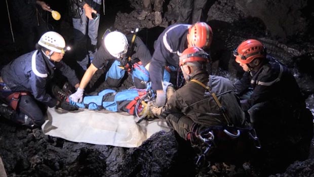 Les pompiers s’entraînent dans les tunnels de lave