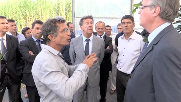 Saint-Joseph : Jean-Paul Delevoye visite une ferme agri-solaire