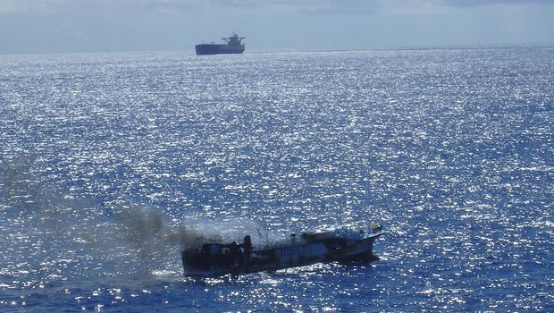 palangrier - incendie à bord - opération - sauvetage en mer - CROSS Réunion