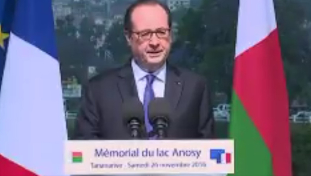 Francophonie : François Hollande a rendu hommage au monument aux morts