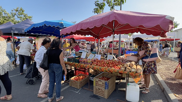 marché forain à La Ravine des Cabris