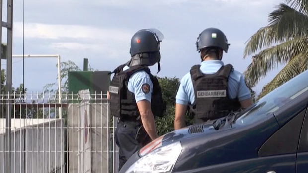 Petite Ile - Homme retranché - Coups de feux - Gendarme - GIGN - La Réunion