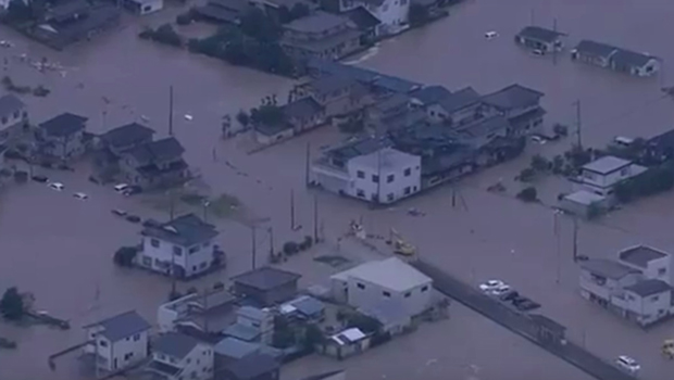 Japon : au moins 25 personnes portées disparues après les inondations,  des centaines d’autres attendent de l’aide