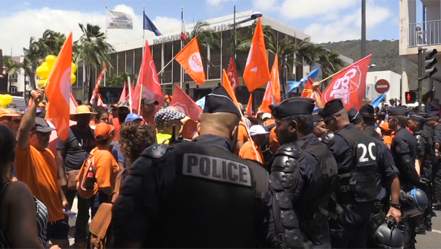  Emmanuel Macron - visite - La Réunion - manifestation 