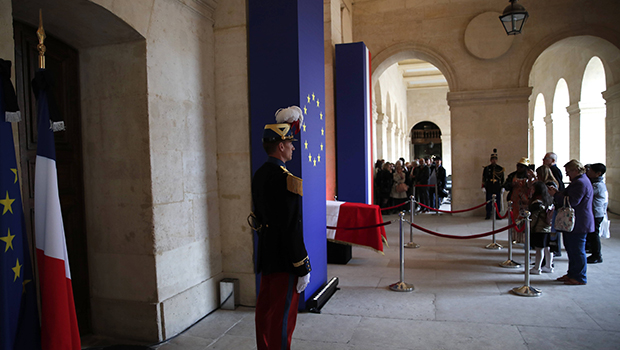 Hommage populaire à Jacques Chirac aux Invalides