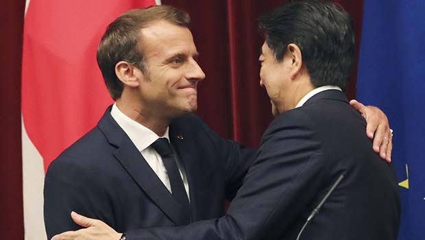 Emmanuel Macron et Shinzo Abe