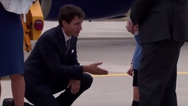 Le prince George ne voulait pas prendre la main de Justin Trudeau
