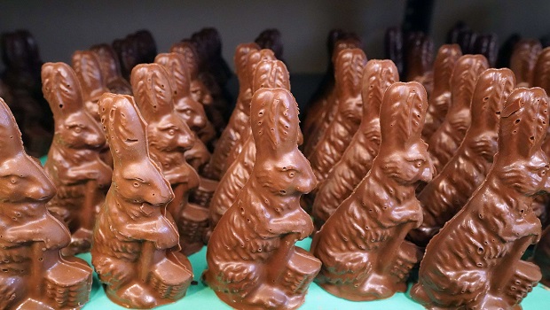 Metz : un gros lapin en chocolat vendu aux enchères pour l'Ukraine -   - Magazine, Insolite