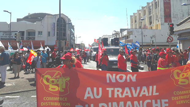 Grève du 5 décembre - Jeudi noir - Manifestation - Petit Marché - La Réunion