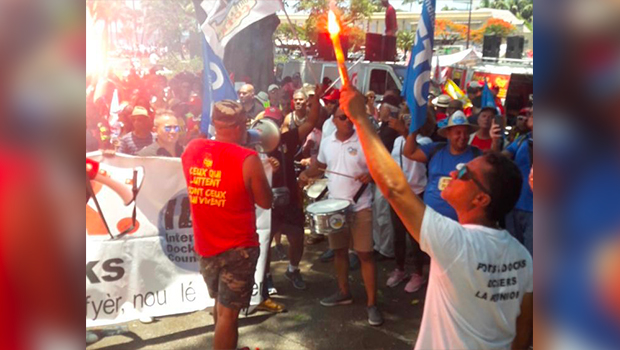 Grève du 5 décembre - Jeudi noir - Manifestation - Petit Marché - La Réunion