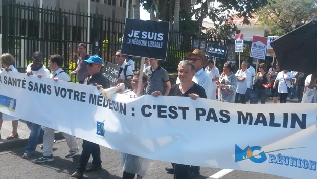 Les médecins de nouveau dans la rue 