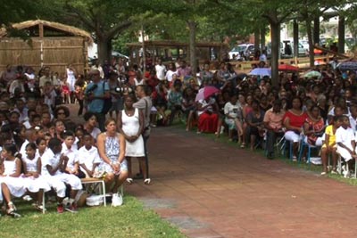 Les enfants célèbrent leur messe de Noël à Ste-Marie (Image d’archives)