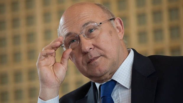 Michel Sapin, le ministre des Finances présentant le projet de loi 