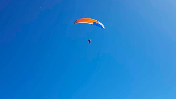 Grand Bénare - Parapentiste - La Réunion