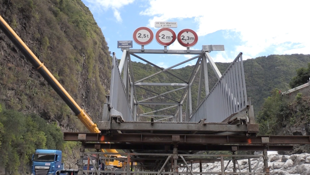 Route de Cilaos - passerelle - Ilet Furcy