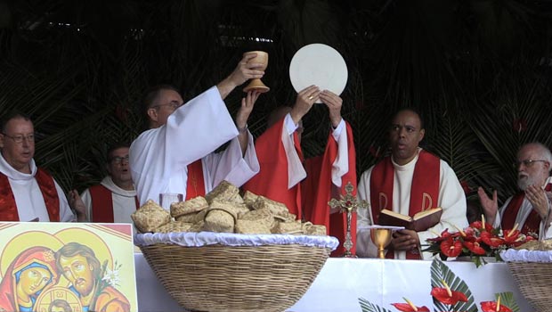 Messe de la Pentecôte : 15 000 fidèles au Chaudron