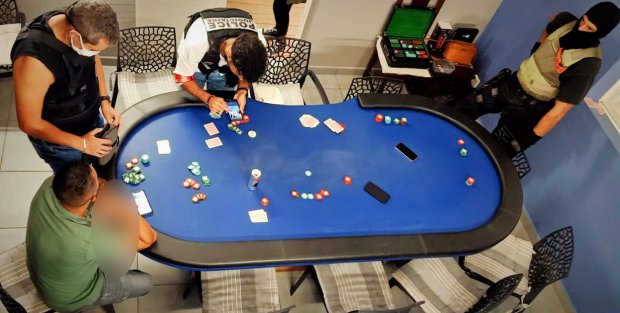 Table de poker illégale à Saint-Denis