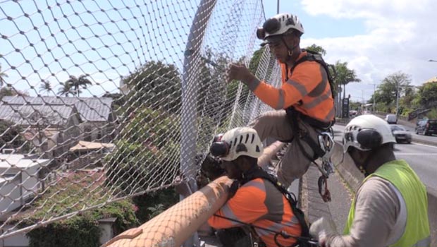 Pont Vinh San  - filet anti-suicide - installation - La Réunion - Saint-Denis 