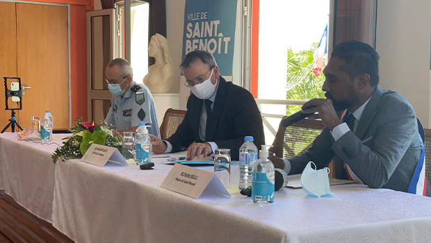 Réunion entre Patrice Selly, le préfet et les gendarmes : les annonces pour endiguer les violences à St-Benoît 