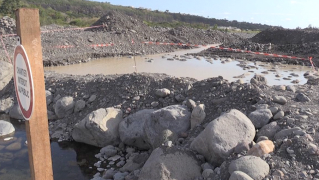 Travaux en cours sur le radier du Ouaki