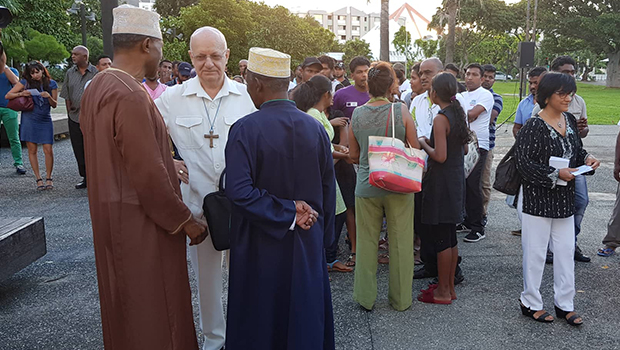 Attentats au Sri-Lanka - Recueillement - Champ Fleuri - Parvis des Droits de l’Homme