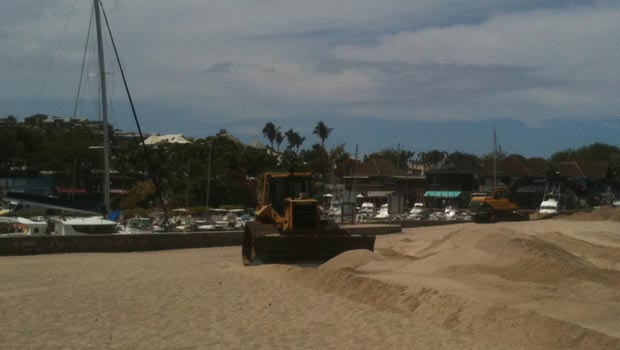 Travaux sur la plage des Roches Noires