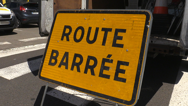 Route barrée - Route fermée - Info Route - Info trafic - Trafic - Circulation interdite - La Réunion
